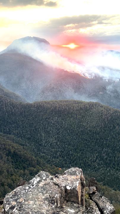 Bushfire threatens Overland Track