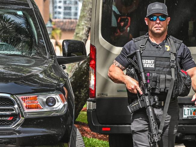 A Secret Service agent is seen in front of the home of former President Donald Trump at Mar-A-Lago in Palm Beach, Florida on August 9, 2022. Picture; Giorgio Viera / AFP.