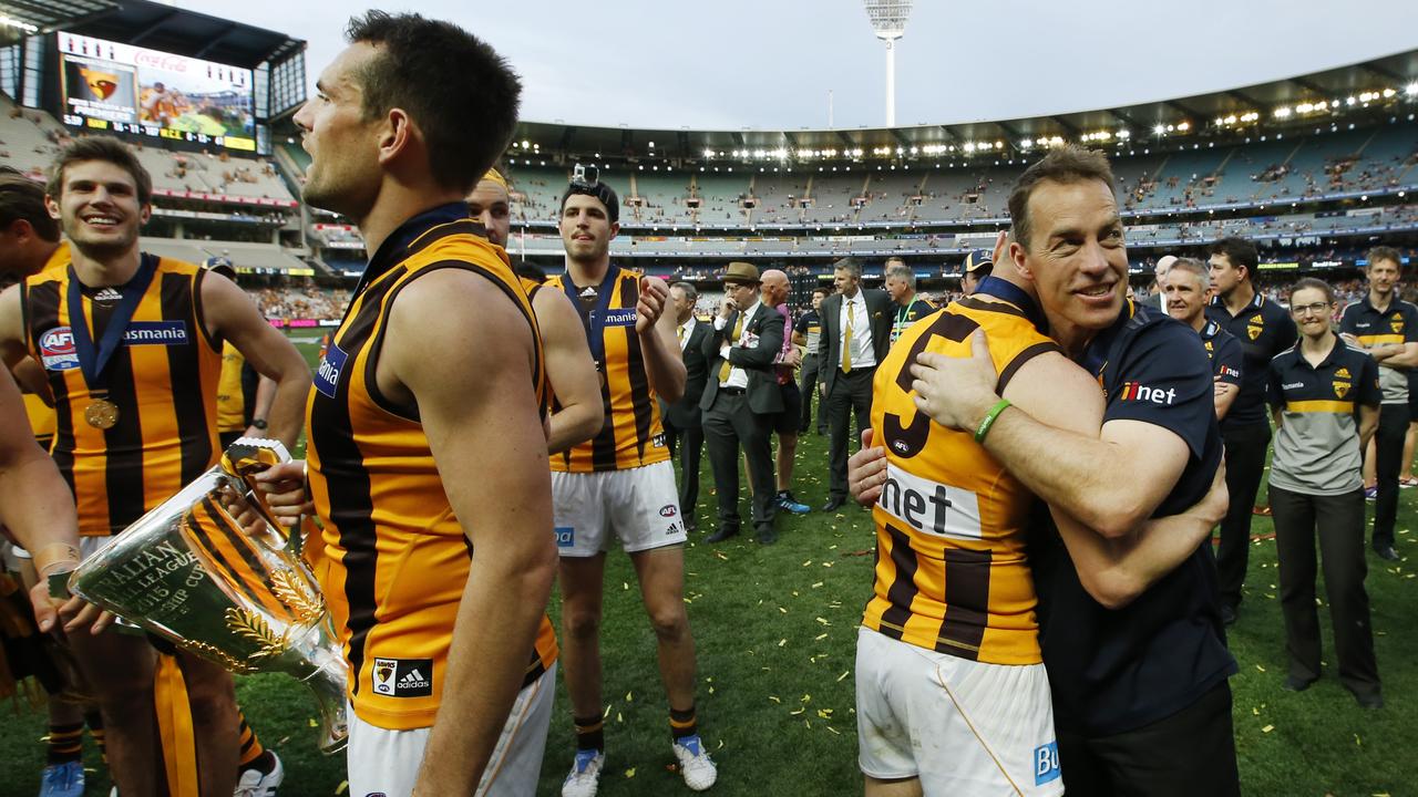 Alastair Clarkson embraces Sam Mitchell after the Hawks beat West Coast in 2015.