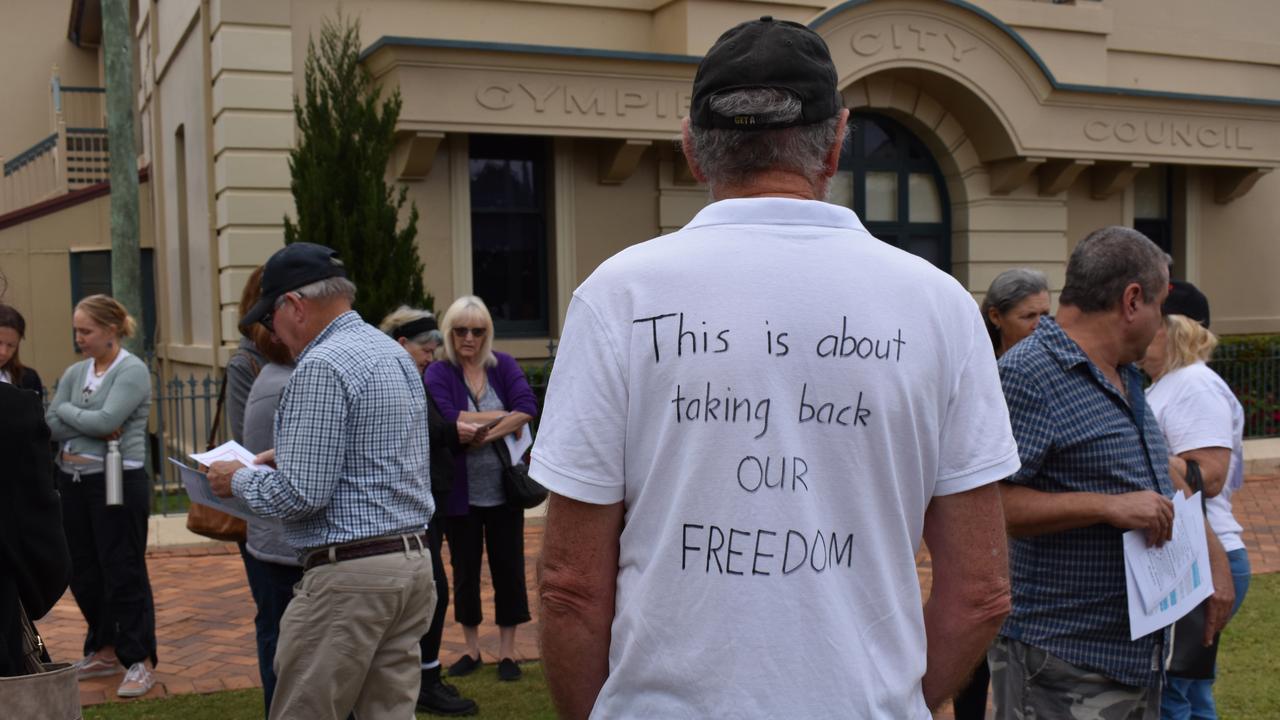 Crowds gather outside the Gympie Town Hall in protest against the Government's response to the pandemic 31/08/21. Photo: Elizabeth Neil