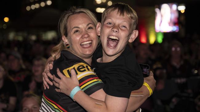 SYDNEY, AUSTRALIA - NewsWirePhotos -Sunday 6 October 2024:Tracey and Harrison Bryan pictured celebrating the win at the Penrith Panthers Rugby Leagues club. Picture:NewsWire / Monique Harmer