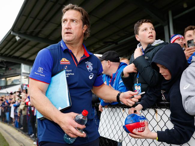 BALLARAT, AUSTRALIA - AUGUST 25: Luke Beveridge, Senior Coach of the Bulldogs signs a footy during the 2024 AFL Round 24 match between the Western Bulldogs and the GWS GIANTS at Mars Stadium on August 25, 2024 in Ballarat, Australia. (Photo by Dylan Burns/AFL Photos via Getty Images)