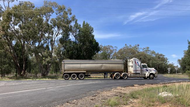 A truck driving down Boothenba Road crosses the intersection of Old Mendooran Rd. This truck was not involved in any collisions. Picture: Ryan Young