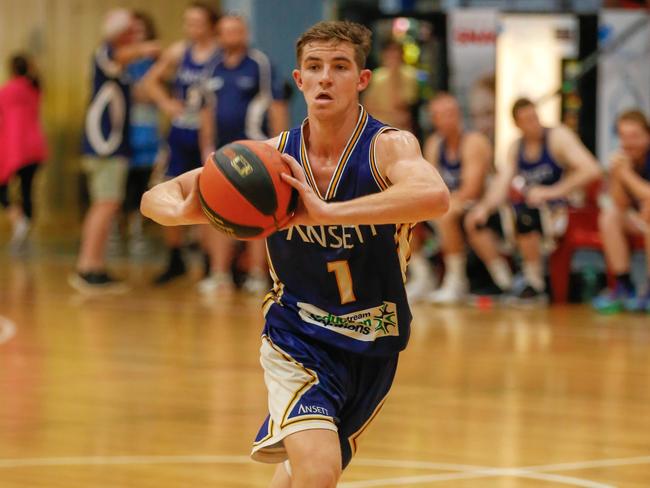 Ansett’s James Toohey looks for attacking options against Tracy Village during Round 13 of the 2020 Men's Darwin Basketball Championship. Picture: Glenn Campbell