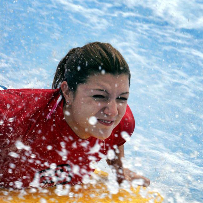 17 Oct 2006 : Indy Gold Coast drivers surf the Flowrider at Dreamworld : Katherine Legge surfing : PicSteve/Pohlner