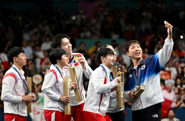North-South Korea Olympic podium selfie goes viral