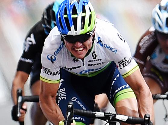 Australian rider Simon Gerrans (centre) of team Orica GreenEdge powers towards the finish line to win celebrates stage 3 and take overall lead of the Tour Down Under in Adelaide, Thursday, Jan. 21, 2016. (AAP Image/Dan Peled) NO ARCHIVING, EDITORIAL USE ONLY