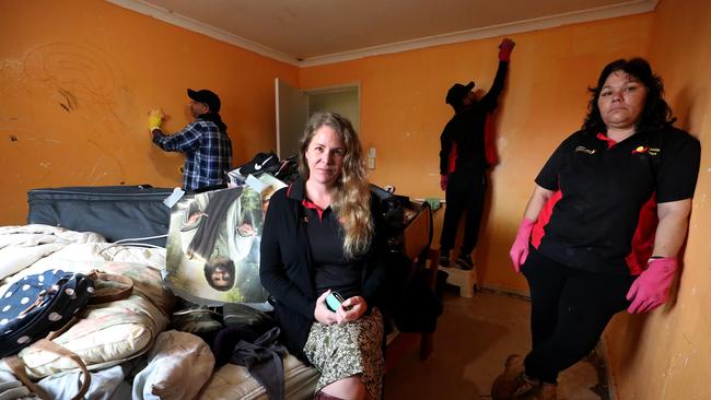 18/7/2019Dir of First Nations Homelessness Project Jennifer Kaeshagen and Senior Outreach Tenancy Support worker Mona Yarran of First Nations Homelessness Project.Cleaning of a house in Belmont where the person has been evictedpic Colin Murty The Australian