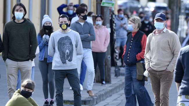 People queue for Covid tests. Picture: NCA NewsWire/Andrew Henshaw