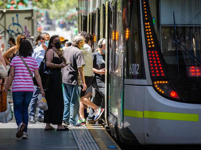 MELBOURNE, AUSTRALIA - NewsWire Photos - JANUARY 21, 2022:  Victoria has recorded a drop in new Covid cases with hospital admissions expected to peak in the coming weeks. MelbourneÃs CBD foot traffic seen to be busier than last week. People are still wearing masks outdoors. Picture: NCA NewsWire/Sarah Matray