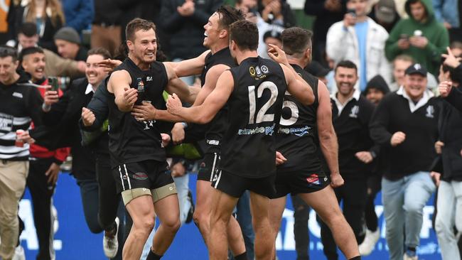 Jason Nyskohus (left) celebrates his side’s premiership win. Picture: Tricia Watkinson