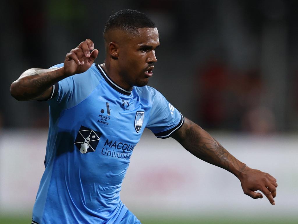 Douglas Costa de Souza injured his hamstring in Japan. Picture: Jason McCawley/Getty Images)