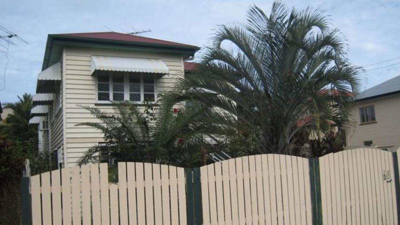 This tired house in Chermside is listed for $495 a week, but that airconditioner in photos DOES NOT WORK and will NOT be fixed.