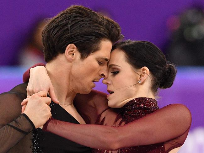 TOPSHOT - Canada's Tessa Virtue and Canada's Scott Moir compete in the ice dance free dance of the figure skating event during the Pyeongchang 2018 Winter Olympic Games at the Gangneung Ice Arena in Gangneung on February 20, 2018. / AFP PHOTO / Mladen ANTONOV