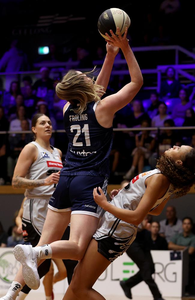 Geelong United captain Keely Froling drives to the basket against Celeste Taylor. Picture: Kelly Defina/Getty Images