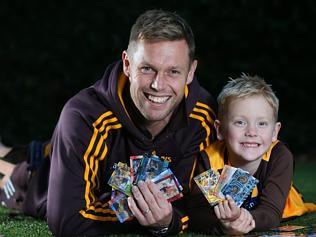 Sam Mitchell and kids with footy cards