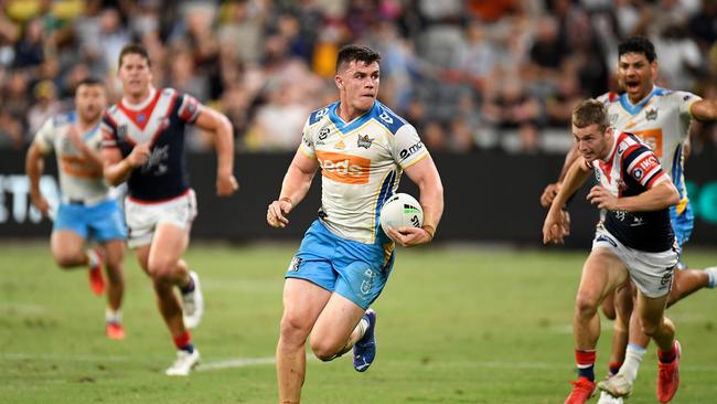 Beau Fermor of the Titans runs the ball during the NRL Elimination Final match between Sydney Roosters and Gold Coast Titans (Photo by Ian Hitchcock/Getty Images)