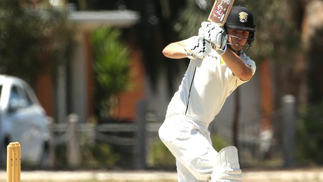 Leigh Sheridan batting for Sunshine United. Picture: Hamish Blair