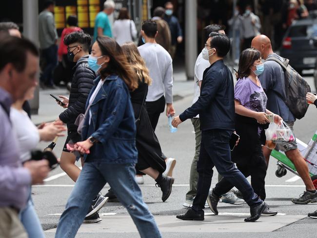 SYDNEY, AUSTRALIA - NewsWire Photos NOVEMBER 12, 2021: Market street near the  Pitt Street Mall is buzzing with shoppers this Friday afternoon. Picture: NCA NewsWire / David Swift