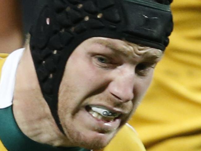 MENDOZA, ARGENTINA - JULY 25: David Pocock of Australia fights for the ball with Agustin Creevy (c) of Argentina during a match between Australia and Argentina as part of The Rugby Championship 2015 at Estadio Malvinas Argentinas on July 25, 2015 in Mendoza, Argentina. (Photo by Gabriel Rossi/Getty Images)