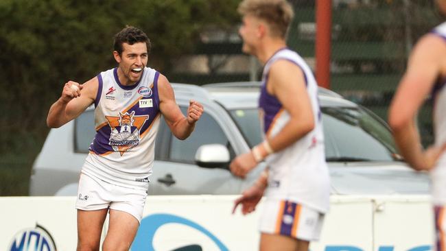 Mitch Vandanberg in action for Altona. Picture: Local Legends Photography