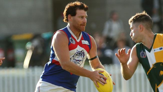 Shane Harvey in action for North Heidelberg.