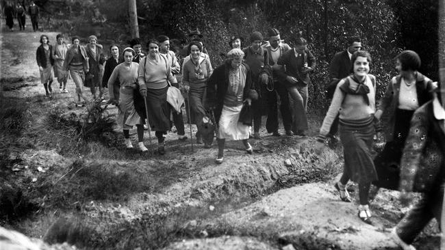 People taking part in the Palmers Mystery Hikes. Picture: The Tom Lennon collection at the Museum of Applied Arts &amp; Sciences