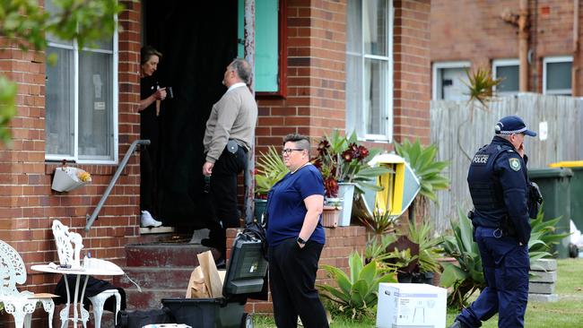 Strike Force Childowla detectives conducted a search warrant at the Pitt Street, Stockton, address where a 22-year-old man was arrested over the death of Graham Cameron. Picture by Peter Lorimer.