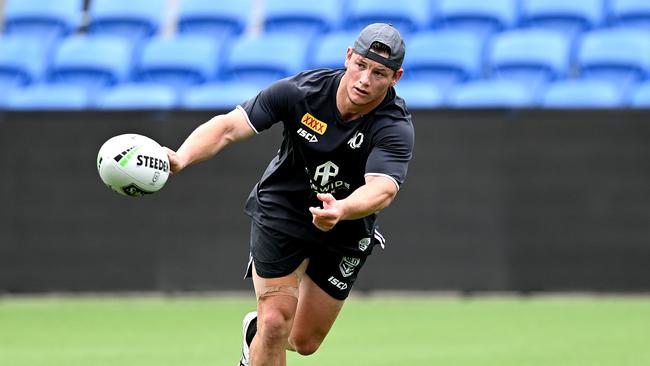 GOLD COAST, AUSTRALIA – OCTOBER 27: Harry Grant passes the ball during a Queensland Maroons State of Origin training session at Cbus Super Stadium on October 27, 2020 in Gold Coast, Australia. (Photo by Bradley Kanaris/Getty Images)