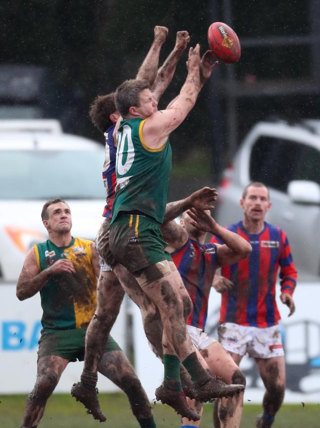 Gordon’s Brendan Sutcliffe attacks the ball strongly with Hepburn opponent Zac Kupscxh.