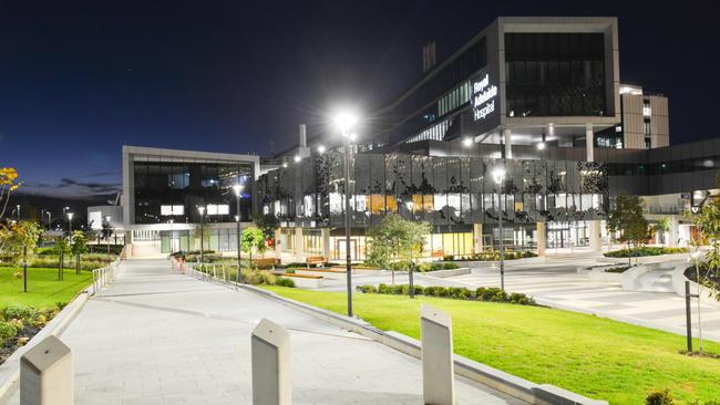 Adelaide by night - the new Royal Adelaide Hospital RAH, Tuesday, August 1, 2017. (AAP Image/Brenton Edwards)