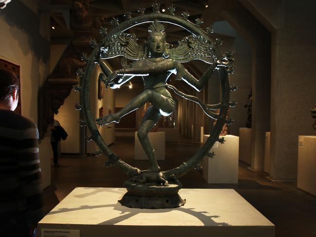 An alleged stolen 900 year old Indian artefact-"Shiva as Lord of the Dance"-is on display at the National Gallery of Australia.