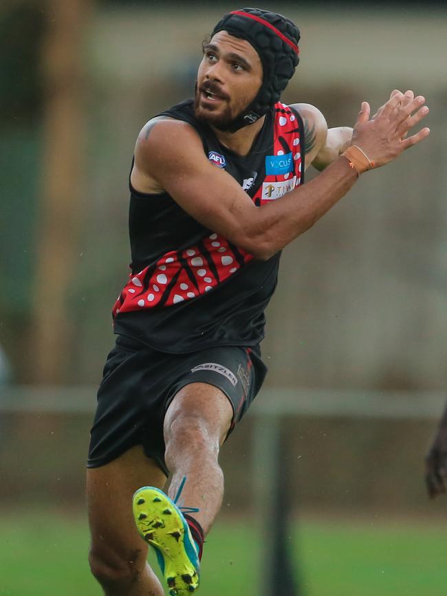 Cyril Rioli gets a kick away. Picture: Glenn Campbell