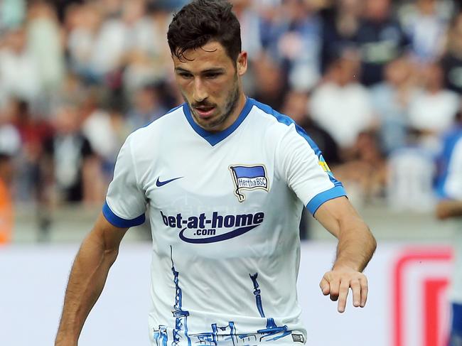 BERLIN, GERMANY - JULY 29:  Mathew Leckie of Berlin runs with the ball during the pre season friendly match between Hertha BSC and FC Liverpool at Olympiastadion on July 29, 2017 in Berlin, Germany.  (Photo by Matthias Kern/Bongarts/Getty Images)