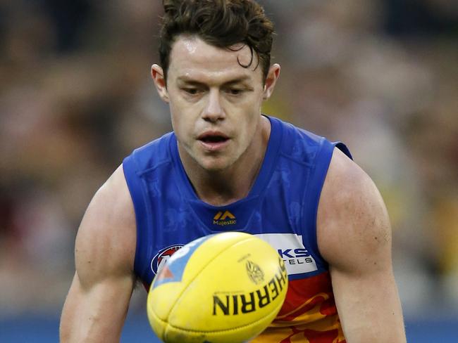 MELBOURNE, AUSTRALIA - AUGUST 25: Lachie Neale of the Lions gathers the ball during the round 23 AFL match between the Richmond Tigers and the Brisbane Lions at Melbourne Cricket Ground on August 25, 2019 in Melbourne, Australia. (Photo by Darrian Traynor/Getty Images)