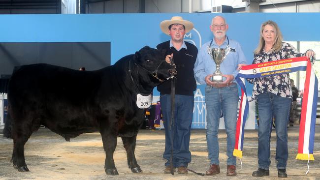 Matt Cooney, Gary Smith and Vicky Gilbert with Grand Champion Australian Lowline bull. Pictures: Yuri Kouzmin