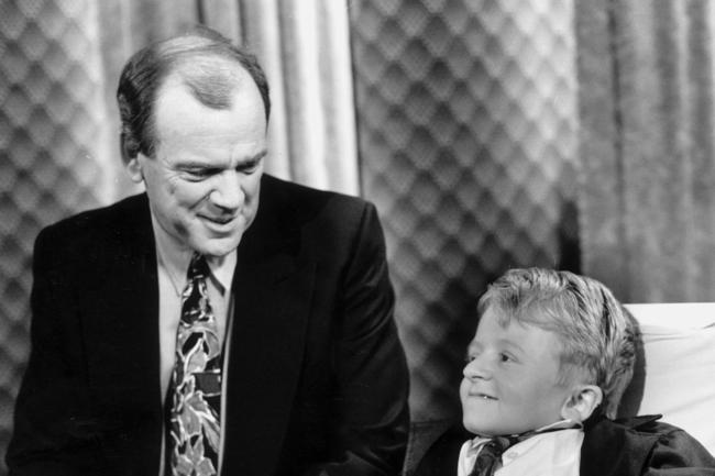 Mike Willesee (l) talking with Quentin Kenihan in 1992.