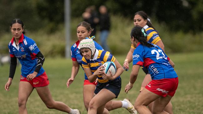 Uni player Caliche Toki-Rimene on the burst. Pics by Julian Andrews.