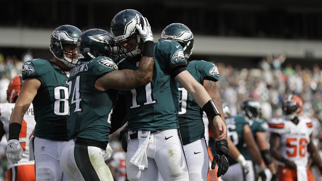 Frenetic Eagles beat RG3, Redskins 33-27