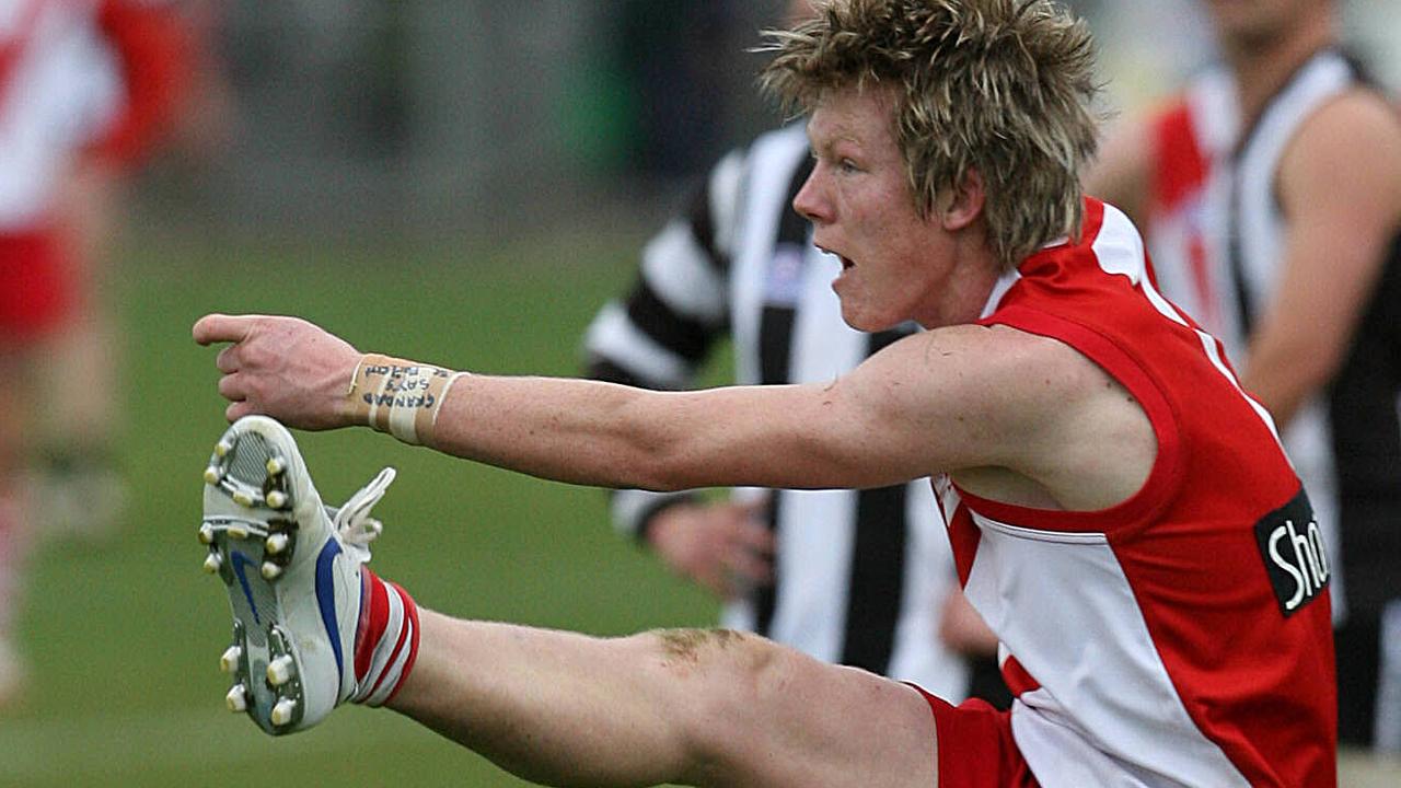 Jack Riewoldt kicks a goal in Tasmania.