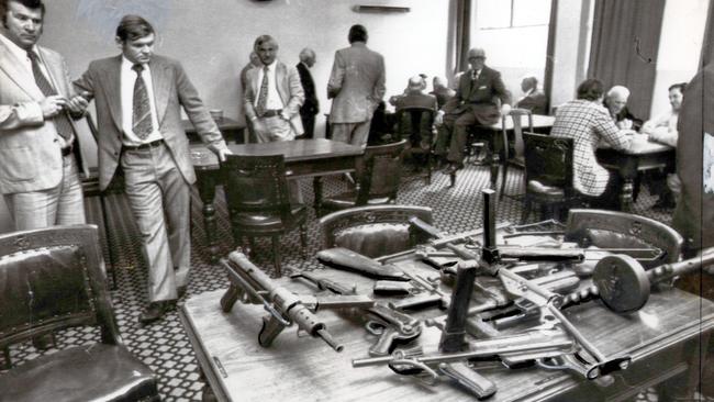 Police display guns used in the robbery at Victorian Club, Queen Street.