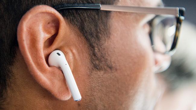 Apple wireless AirPods are tested during a media event at Bill Graham Civic Auditorium in San Francisco, California on September 07, 2016. / AFP PHOTO / Josh Edelson