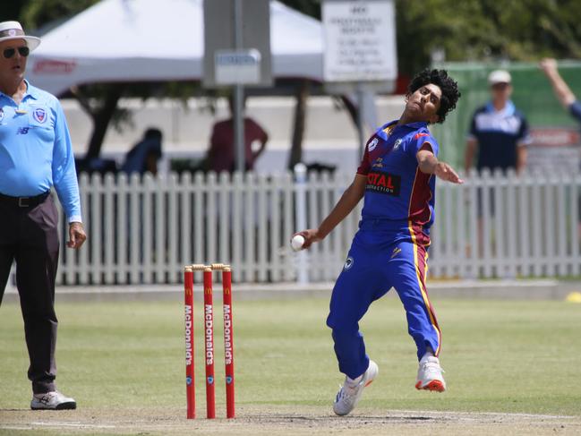 Jared Fernandes lets fly in the decider. Picture Warren Gannon Photography