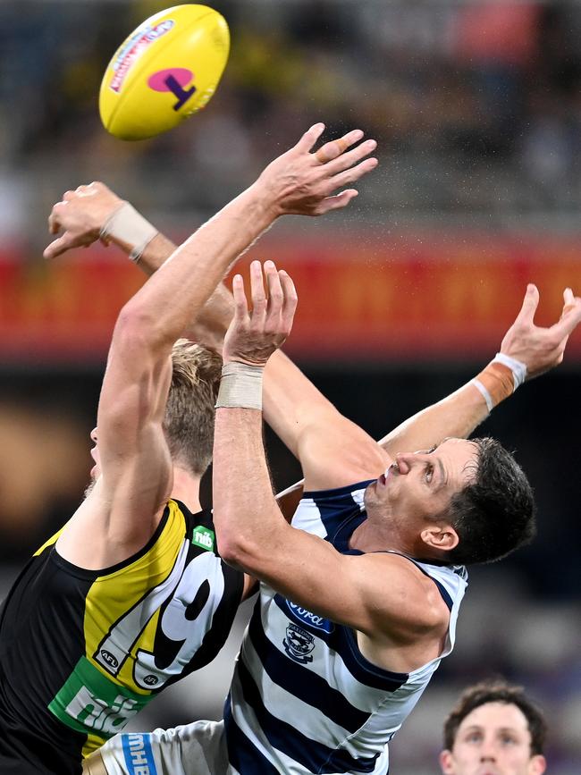 Harry keeps one away from Tom Lynch during the Grand Final (Photo by Bradley Kanaris/AFL Photos/via Getty Images)