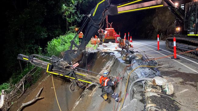 Night works to repair undermining of the Kuranda Range Rd is expected to be complete by Friday. Picture: TMR