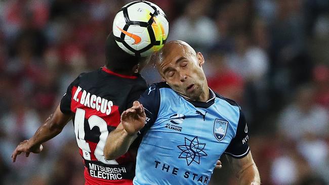 Keanu Baccus tries to win a heading duel with Adrian Mierzejewski.