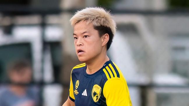 Gold Coast United's Momo Hayashi looks for a teammate. Picture: Tim Martorana – TMP Media