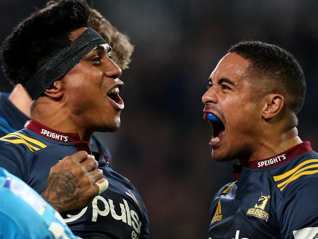 DUNEDIN, NEW ZEALAND - APRIL 08:  Malakai Fekitoa (L) of the Highlanders celebrates his try with Aaron Smith during the round seven Super Rugby match between the Highlanders and the Blues on April 8, 2017 in Dunedin, New Zealand.  (Photo by Dianne Manson/Getty Images)