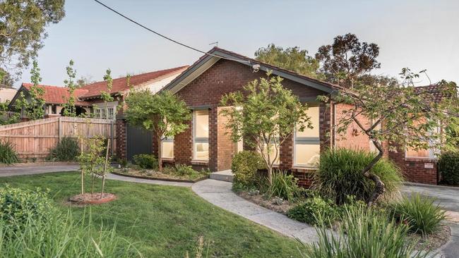 1/26 Bringa Ave, Camberwell, flew above expectations at a competitive auction.