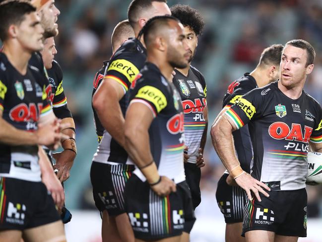 SYDNEY, AUSTRALIA - SEPTEMBER 14: James Maloney of the Panthers and his team mates look dejected after a Sharks try during the NRL Semi Final match between the Cronulla Sharks and the Penrith Panthers at Allianz Stadium on September 14, 2018 in Sydney, Australia. (Photo by Mark Kolbe/Getty Images)